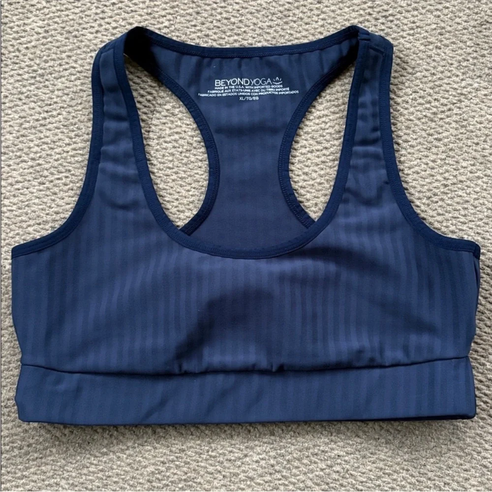 Like New Beyond Yoga Work It Over Long Line Sports Bra Navy Stripe XL Retail $70